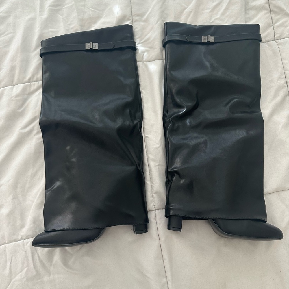 Pretty little thing FOLD OVER BOOTS / BRAND NEW